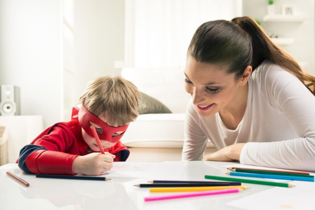 Segundo pesquisas escola é o melhor para o desenvolvimento infantil.